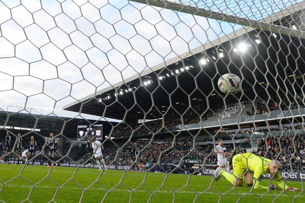 Francia, denuncia per stupro ai danni di un calciatore dell’Angers