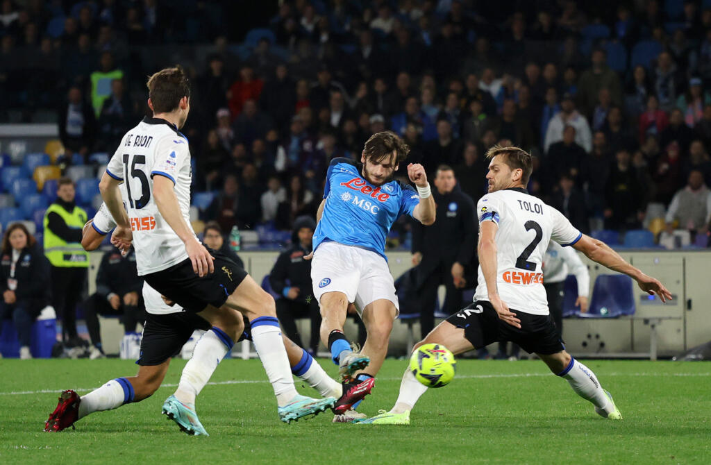 Napoli-Atalanta, la moviola: sufficiente l’arbitraggio di Colombo