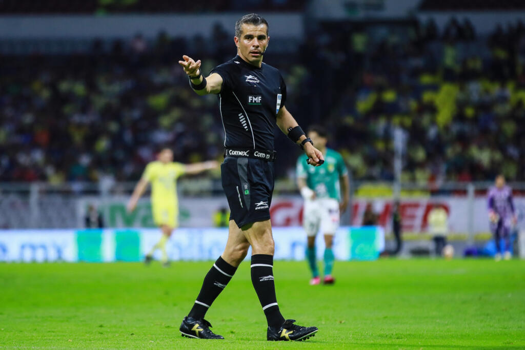 Follia in Messico: giocatore colpito a ginocchiate dall’arbitro