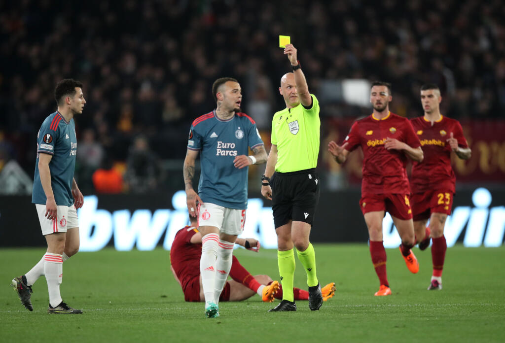 Roma-Feyenoord 0-0, poco calcio e tanti scontri nei primi 45′