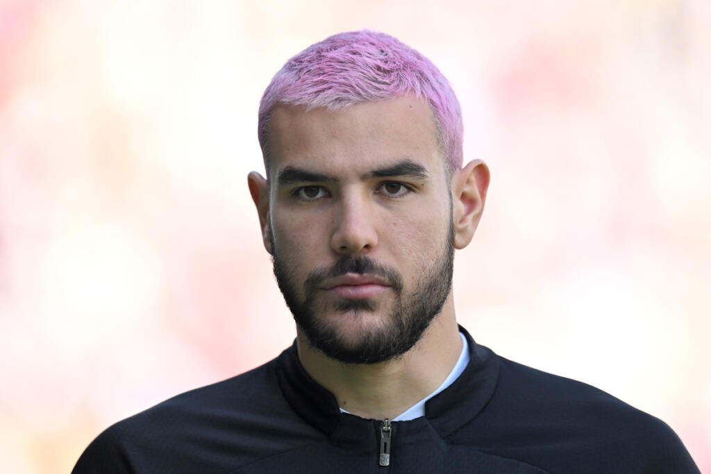 Vergogna sui social: insulti e auguri di morte a Theo dai tifosi del Napoli