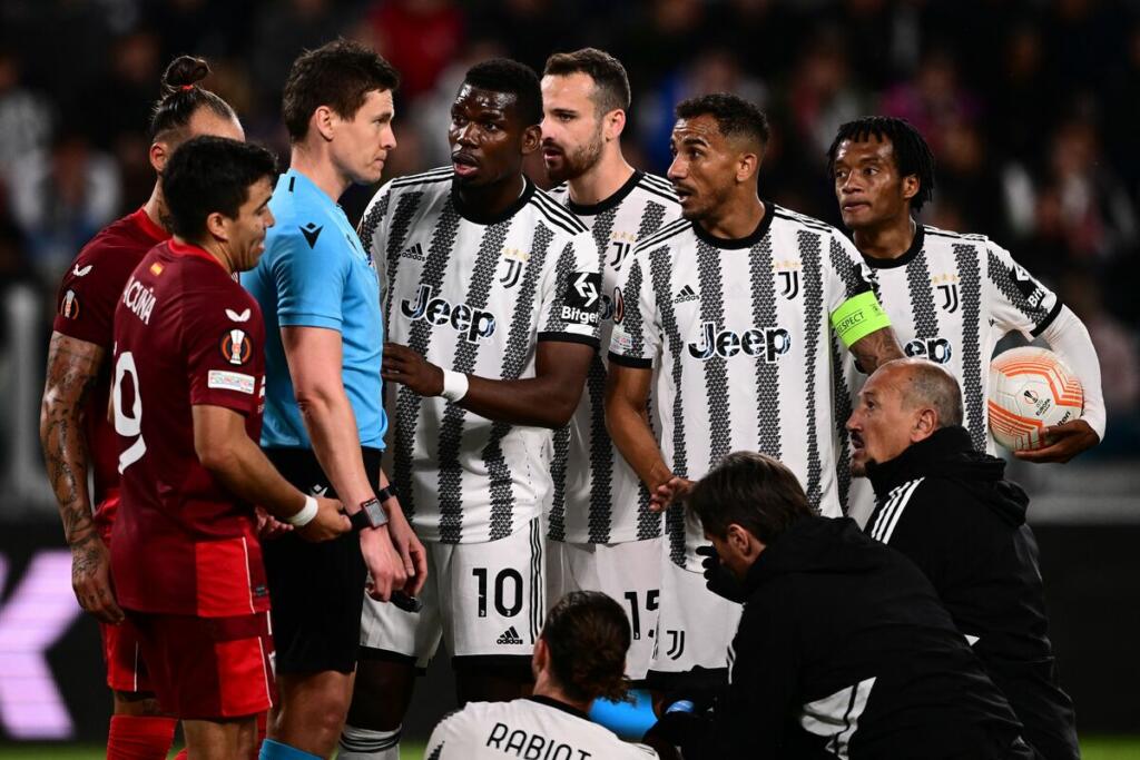 Nervi a fior di pelle negli spogliatoi della Juve dopo il Siviglia: il retroscena