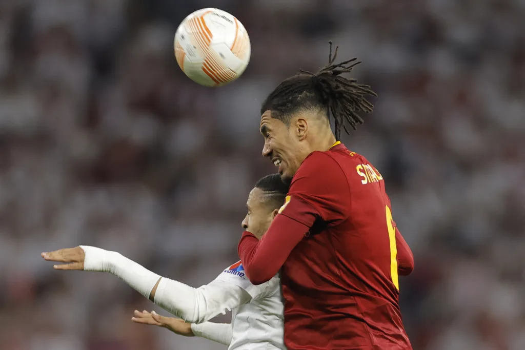 Mercato Roma, Smalling rinnova il contratto: il retroscena