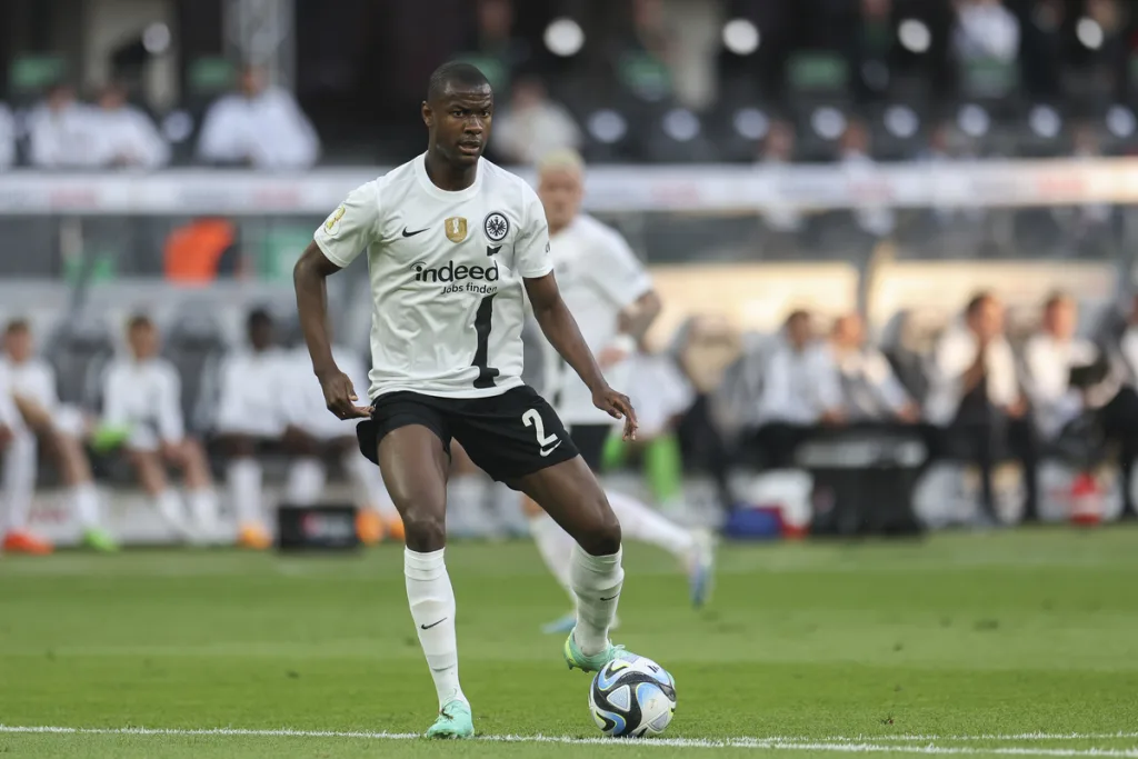 Mercato Roma, ufficiale: Ndicka non ha rinnovato con l’Eintracht