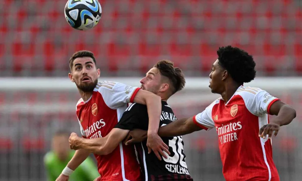 Jorginho, l'autogol in amichevole con l'Arsenal è clamoroso