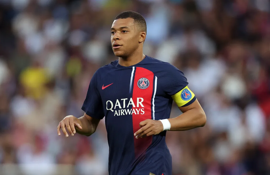 Mercato estero, Mbappé apre il domino dei numeri 9