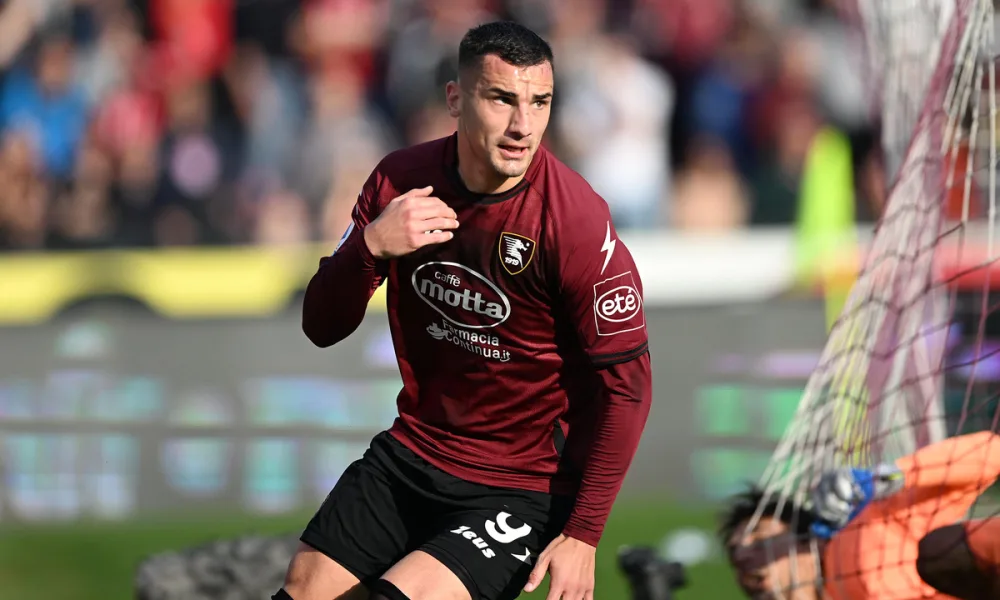 Salernitana, Bonazzoli parabeniza: ele tem um clube nele