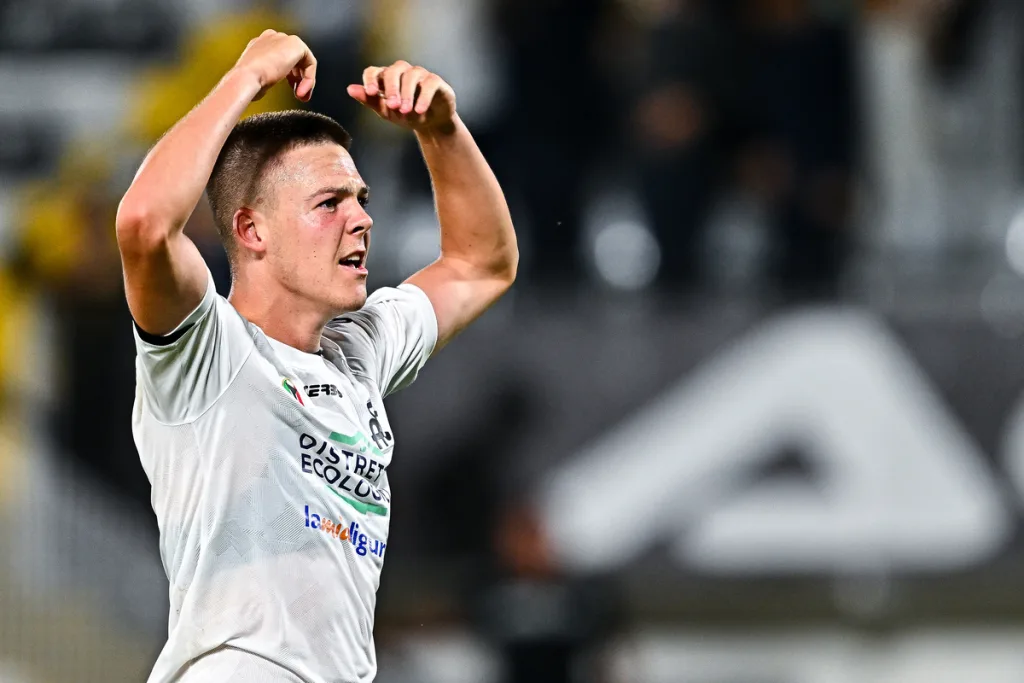 De Zerbi chiama Holm in Premier League: lo Spezia trema