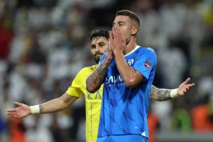 Milinkovic-Savic, testata ed espulsione con l'Al Hilal