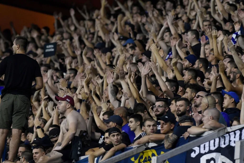 Ucciso tifoso dell’AEK Atene: arriva la stangata della UEFA alla Dinamo