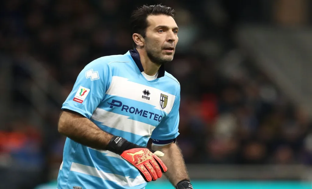 Ufficiale, Buffon appende i guanti al chiodo: addio al calcio