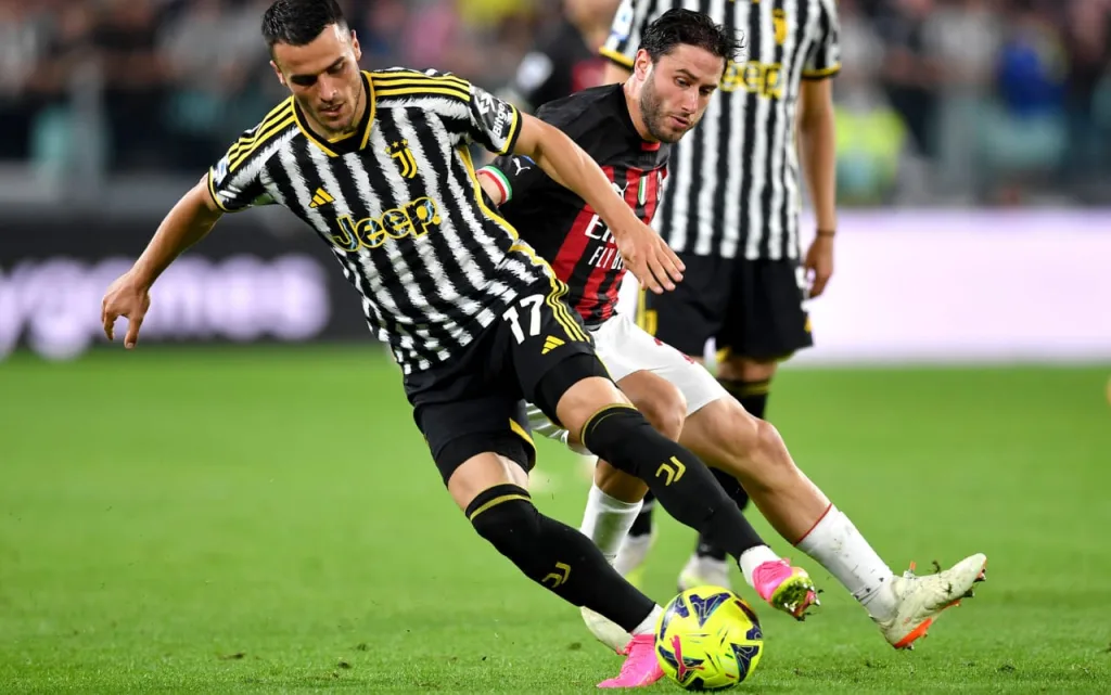 Mercato Juventus, il West Ham non molla Kostic: trattativa resta complessa