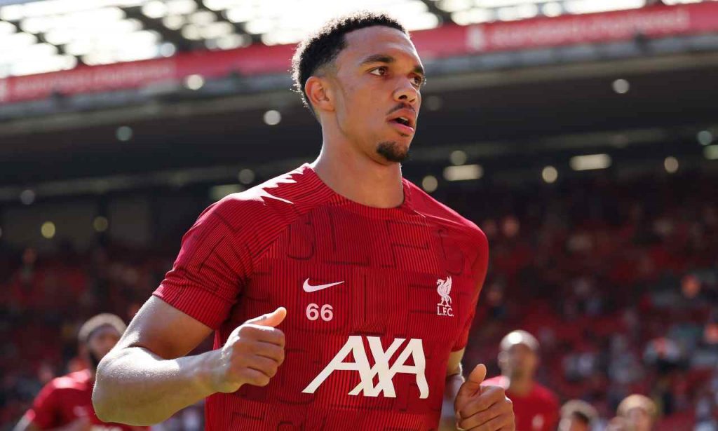 Liverpool, paura per Alexander-Arnold: incidente in auto