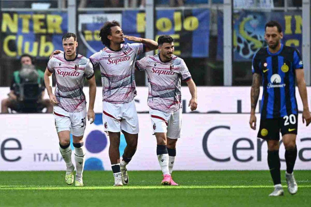 Trema Thiago Motta! Infortunio per Zirkzee: esce zoppicando