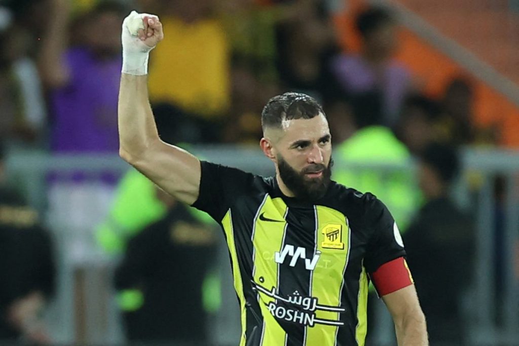 Benzema fa tutto da solo: gol e autogol con l’Al Ittihad