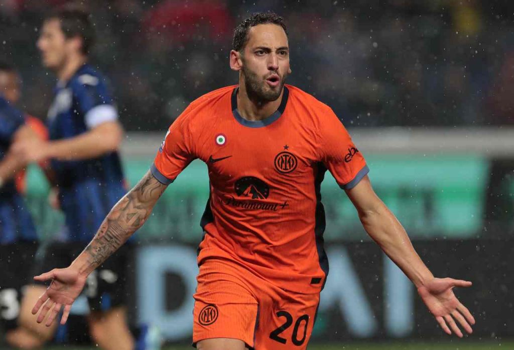 Inter, Borja Valero: “Calhanoglu miglior centrocampista del campionato”