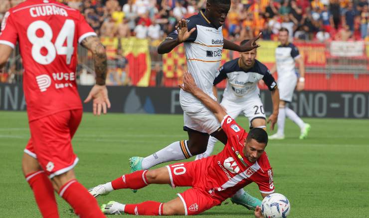 Gianluca Caprari in campo con il Monza - CalcioInPillole.com