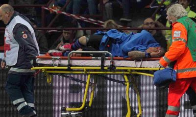 Calciatore soccorso dopo infortunio