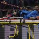 Calciatore soccorso dopo infortunio