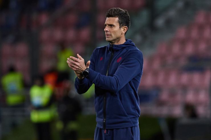 Thiago Motta applaude i suoi