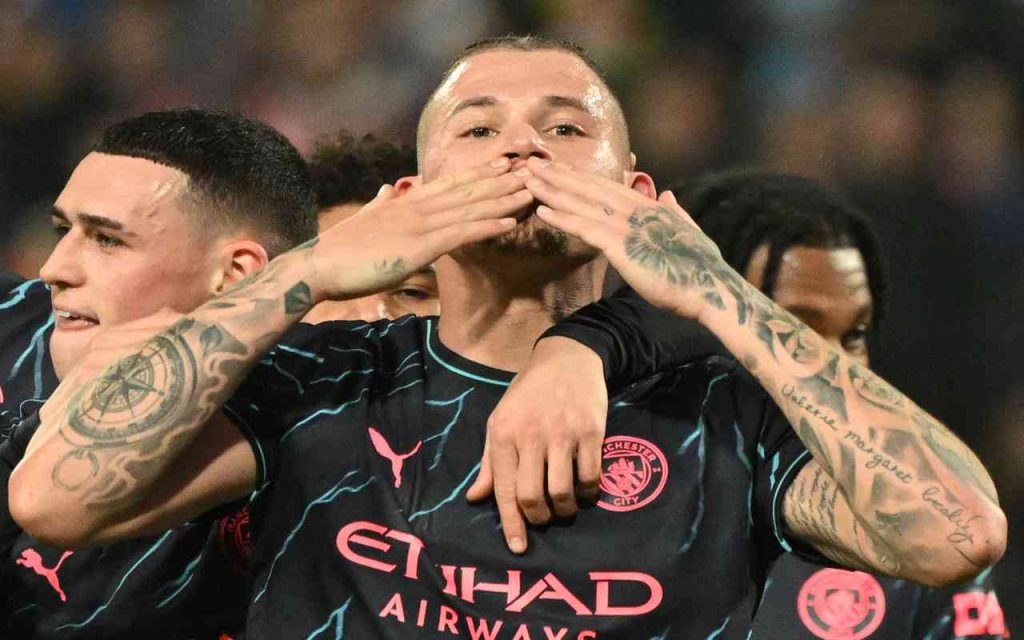 Mercato Juventus, il City dà l’ok al prestito di Phillips: le ultime