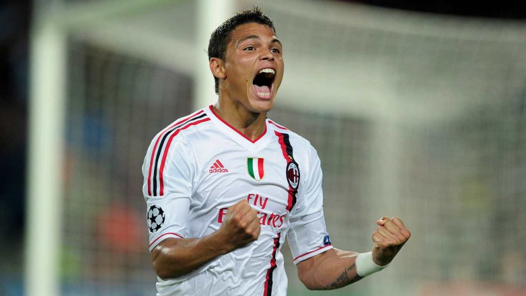 Torna a casa e chiude la carriera: Thiago Silva e un finale da lacrime | I tifosi lo aspettano in aeroporto