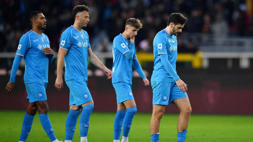 Napoli, ritiro fino alla Salernitana? La decisione di De Laurentiis