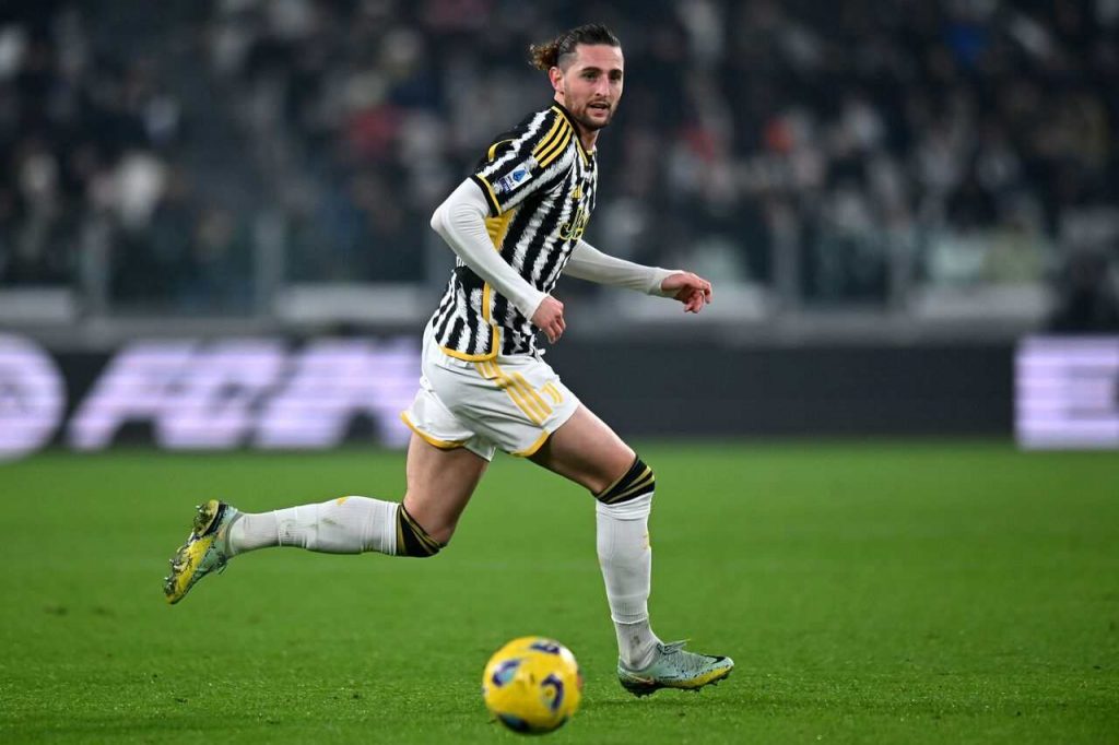Juventus, nuova insidia per il rinnovo di Rabiot: è arrivata la chiamata
