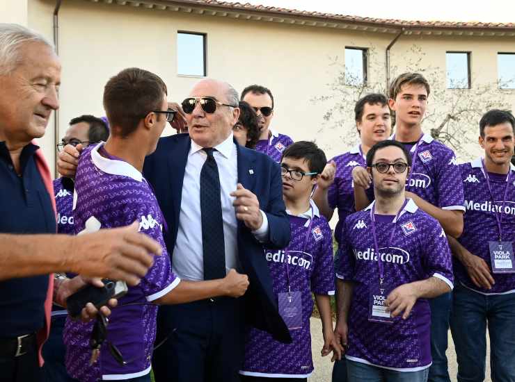 Rocco Commisso saluta i tifosi della Fiorentina - Lapresse - Calcioinpillole.com