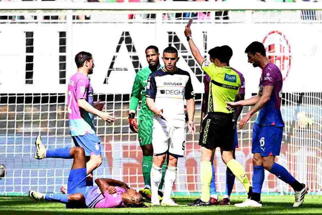 Lecce, proteste vibranti per l’arbitraggio: Sticchi Damiani lascia San Siro