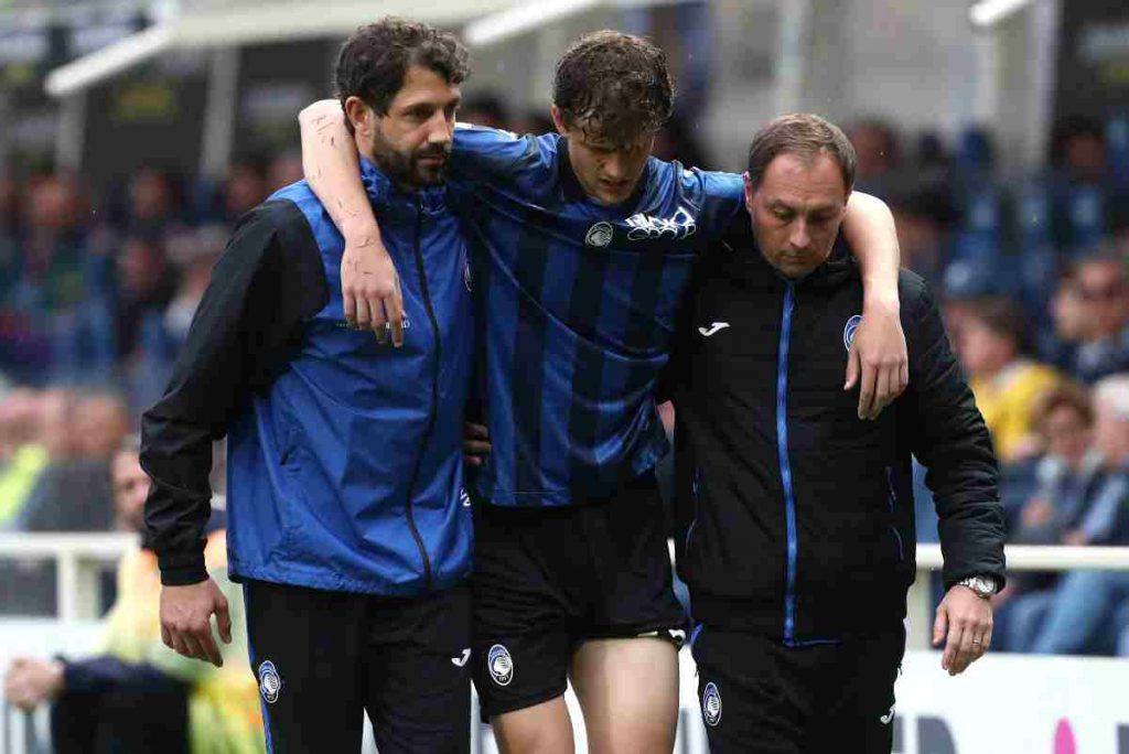 Atalanta, il sostegno dei tifosi per Scalvini: esposto uno striscione allo stadio