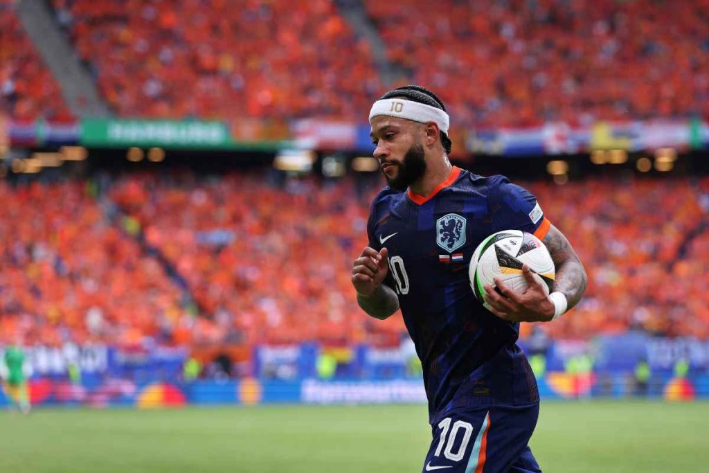 Mercato Fiorentina, occasione Depay: la Viola sogna in grande
