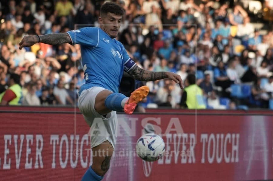 Cagliari-Napoli, scontri tra tifosi: match sospeso