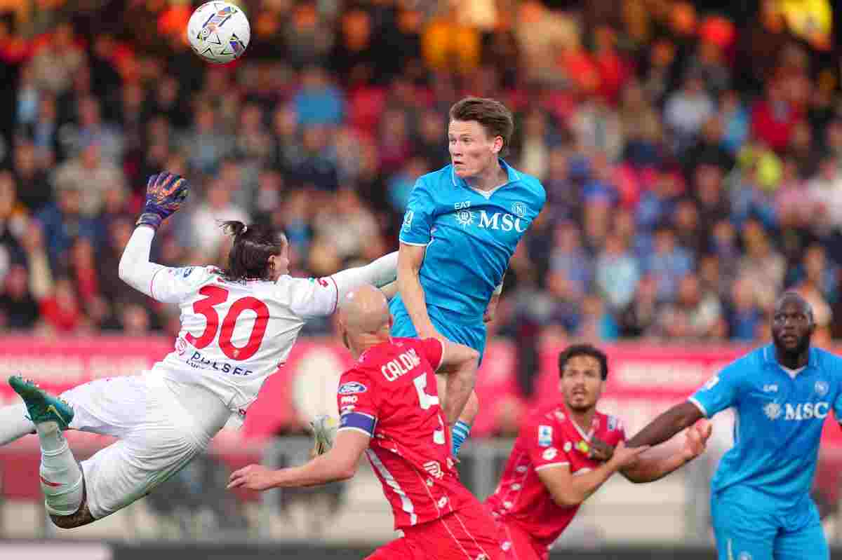 Monza-Napoli 0-1, McTominay ci mette la testa: Conte aggancia la vetta