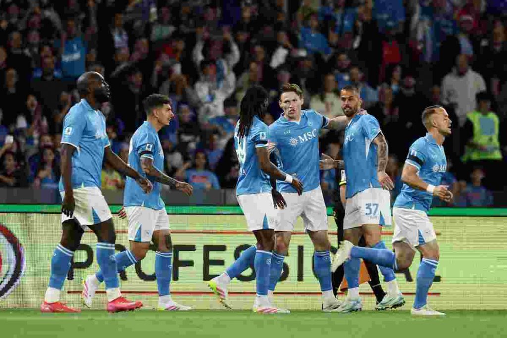 Napoli-Torino 2-0, doppio McTominay: Conte torna in vetta alla classifica