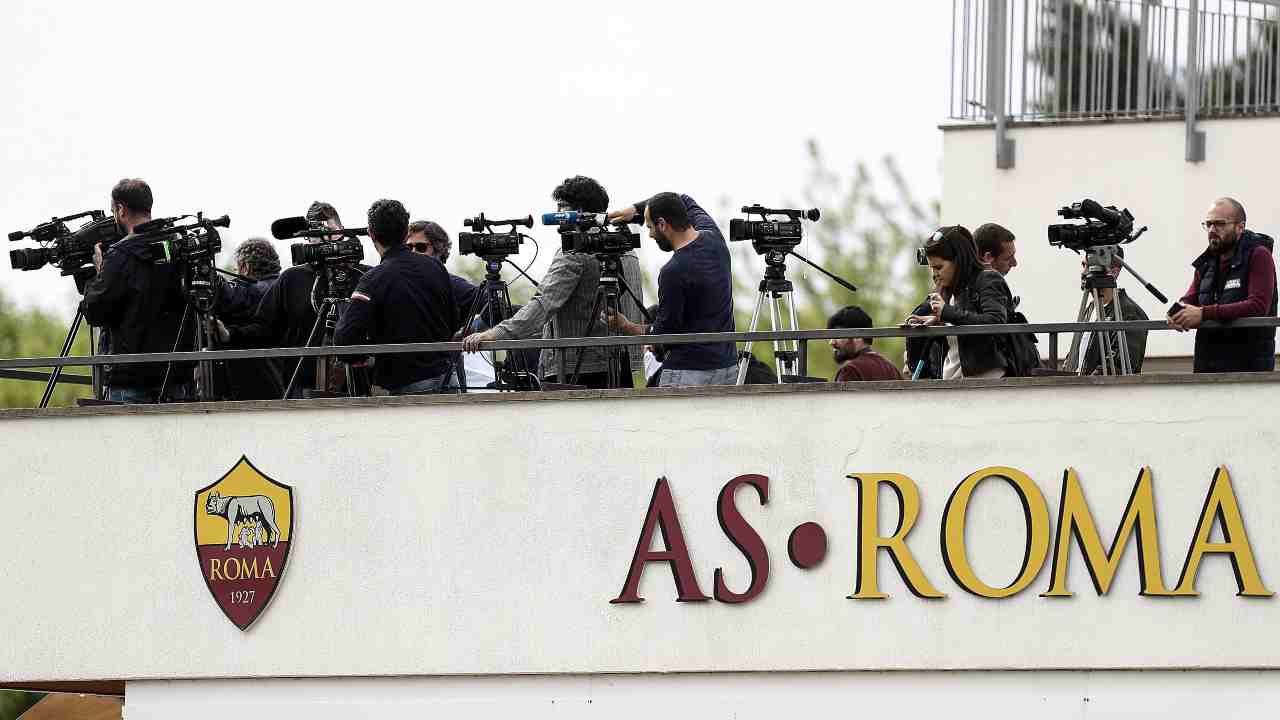 “Vi dico io il prossimo allenatore della Roma. Meglio di Mou” | Tifosi tutti a Trigoria