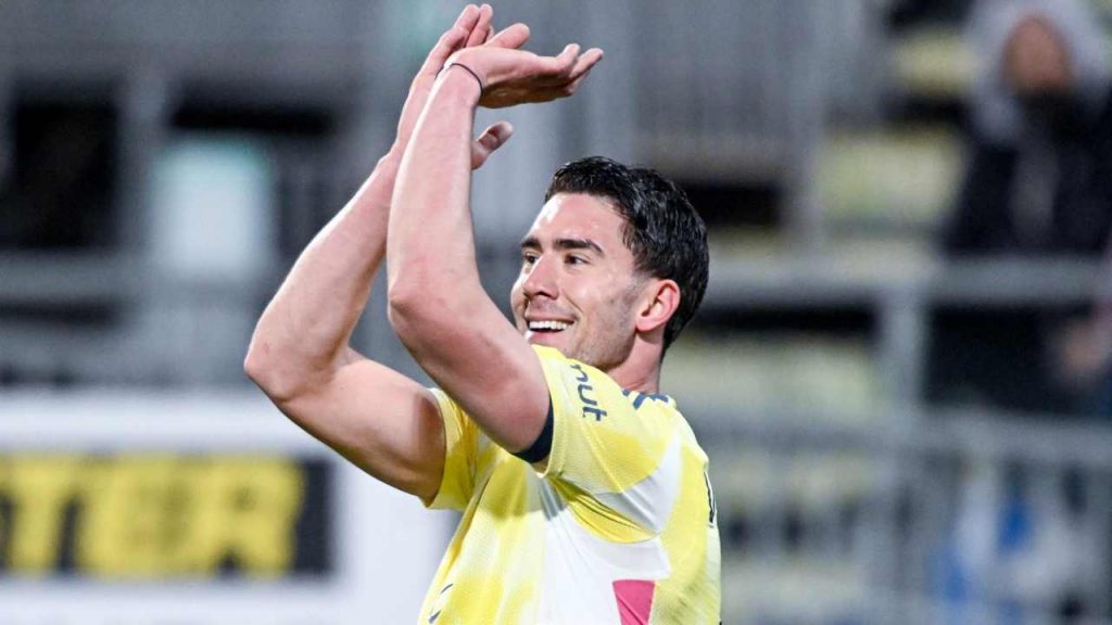Juventus, è Vlahovic a rompere gli indugi | Ha deciso il suo futuro: ecco dove giocherà dopo il Mondiale per Club