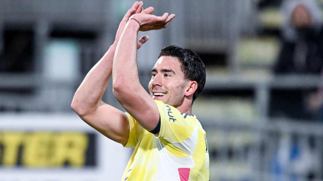 Juventus, è Vlahovic a rompere gli indugi | Ha deciso il suo futuro: ecco dove giocherà dopo il Mondiale per Club