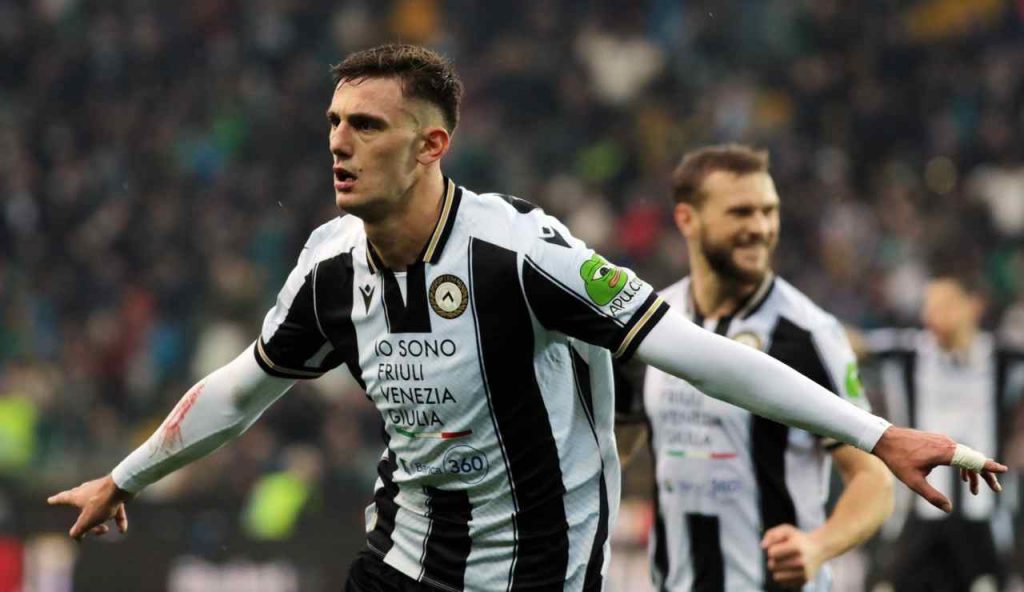 “La cessione nei prossimi giorni”: l’Udinese dice addio a Lucca | È pronto per una big