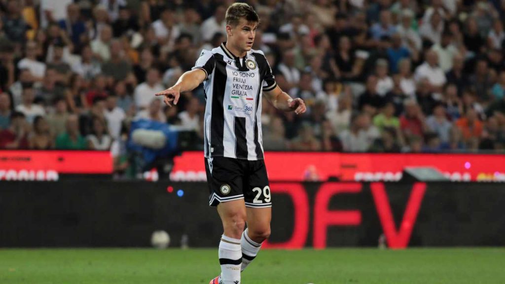 Bijol via dall’Udinese | Intesa trovata: è stato ceduto a un prezzo stracciato, praticamente un regalo