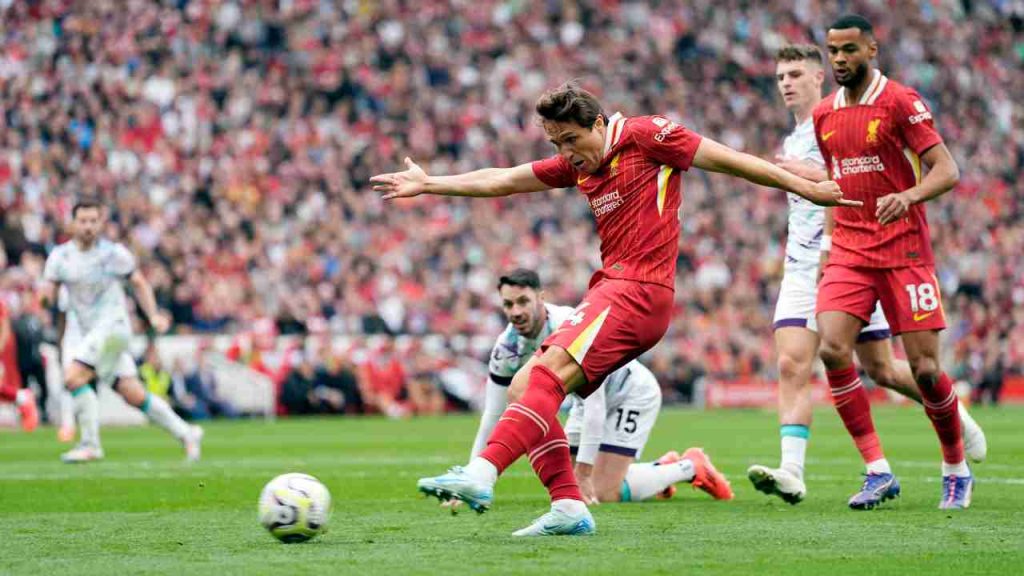 Il Liverpool ha detto sì alla cessione di Chiesa | Prende il primo aereo per tornare in Italia