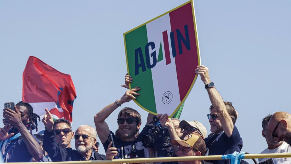 “SCUDETTO TOLTO”, terremoto in casa Napoli | L’annuncio è devastante: tutto inutile per Conte
