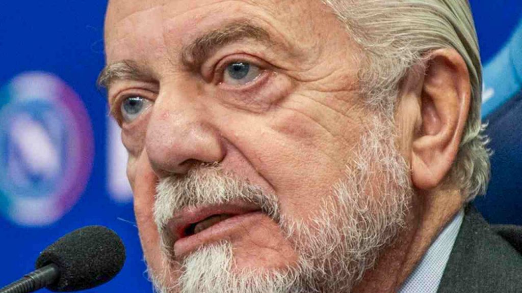 Rottura totale. De Laurentiis è una furia | Chissà stavolta come la prenderà Antonio Conte